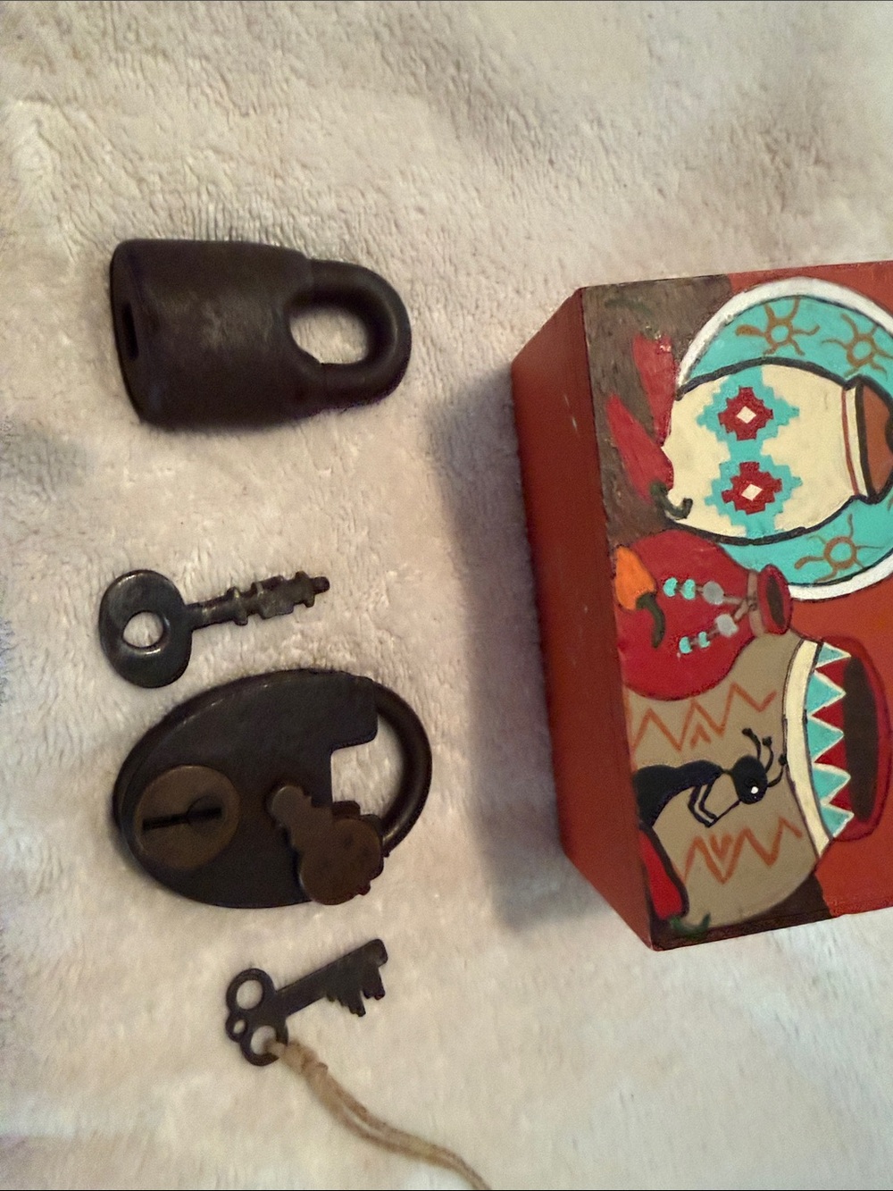 Decorative Black Iron Padlock and Vintage-Style Keys Set